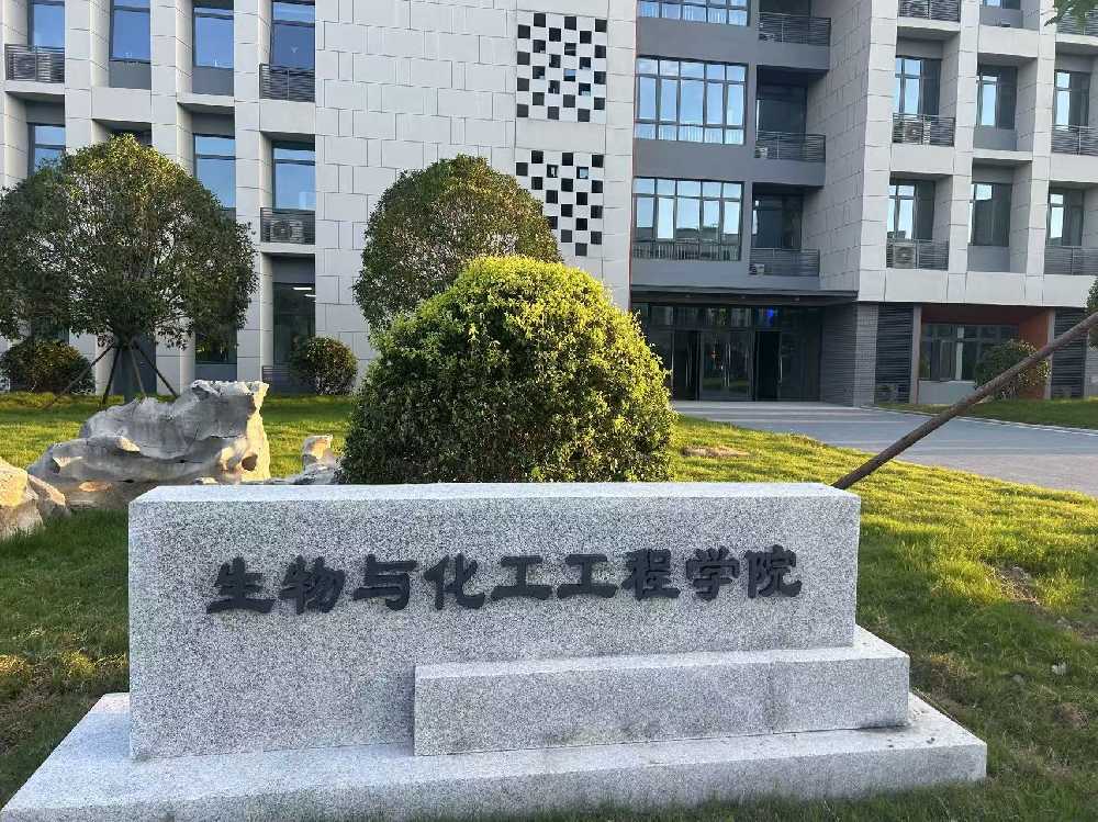 东兰县扬州职业大学体育场高杆灯项目